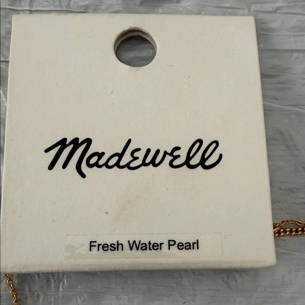 Madewell Elegant Gold Necklace with Pearl Accent - Picture 2 of 4